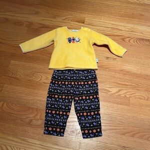 Cutest Halloween Outfit! Fleece shirt with leggings. Size 24 M